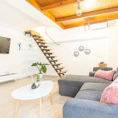 New Loft In The Heart Of Center *